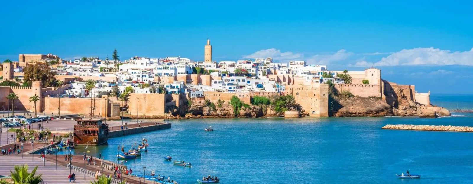 Rabat : la kasbah des Oudayas et ses remparts au bord de l'embouchure du Bouregreg